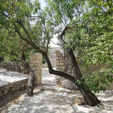 Fondo Paliemmu Farm stay